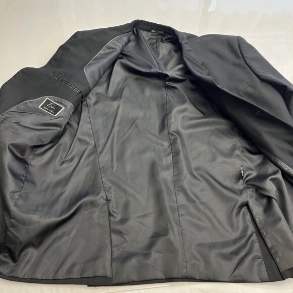 Zagato Signature Collection 2-Piece Wool-Blend Suit – Black Windowpane
Very nice - Picture 7 of 16